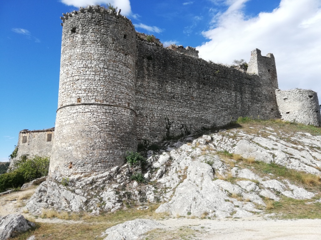 Two fortresses with a different destiny: Le Rocchette and Le Rocchettine